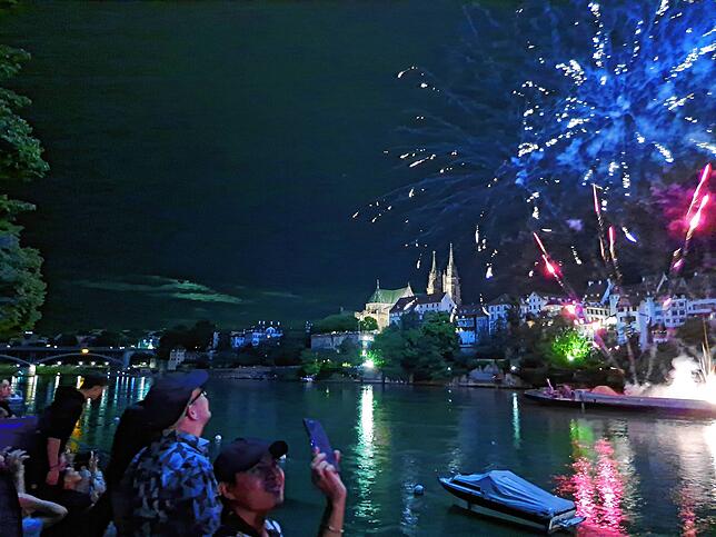 Bild 10: Basel lässt es krachen! Die schönsten Bilder des Feuerwerks am Rhein