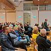 Erich Greinacher (am Mikrofon), Ortsvorsteher von Mottschieß, nutzt die Gelegenheit, sich nach der Präsentation zu äußern.