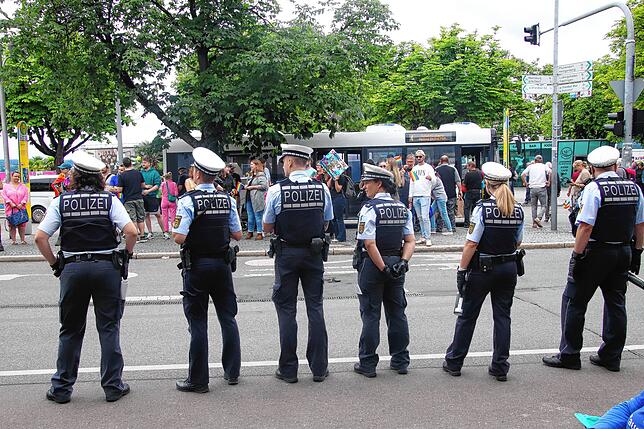Bild 24: Der Überlinger CSD in Bildern, und dazwischen eine kleine Gruppe AfD