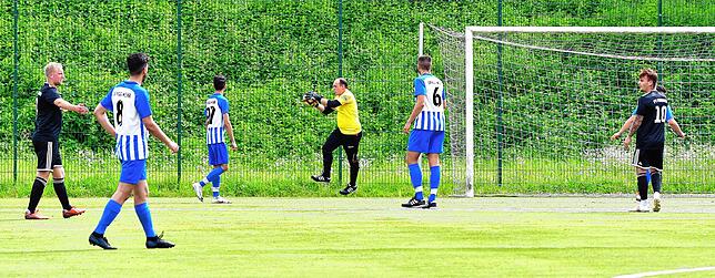 Bild 1: Spvgg. Wehr setzt sich bei der Qualifikation zum Rothaus-Bezirkspokal mit 2:0 gegen den FV Fahrnau durch &ndash; und wir haben Bilder!