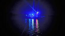 Das Feuerwehrboot im Einsatz am Samstag, 19. Juli, auf dem See vor Markelfingen. Der vermisste Schwimmer konnte nicht mehr lebend ...