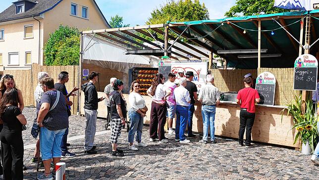 Bild 21: Strahlendes Altweiberwetter beim Albbrucker Dorffest: Tolle Stimmung und buntes Programm