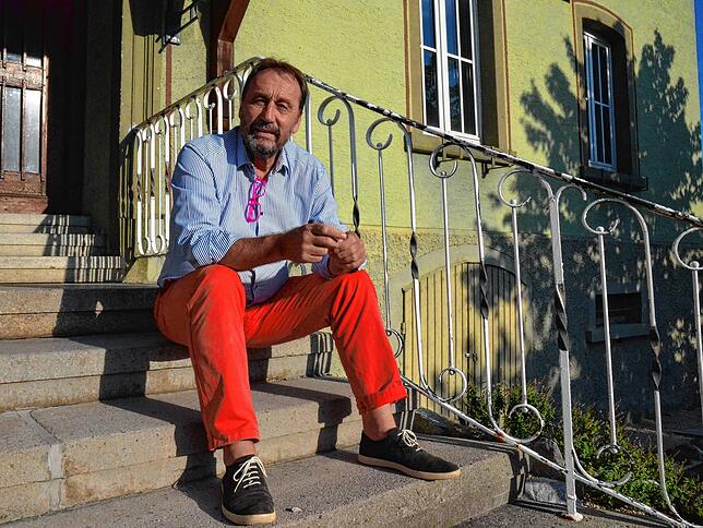 Ein Adler ohne Treppe geht aus Bitzenhofers Sicht gar nicht. Überhaupt mag er den Traditionsgasthof schräg gegenüber des Rathauses am ...