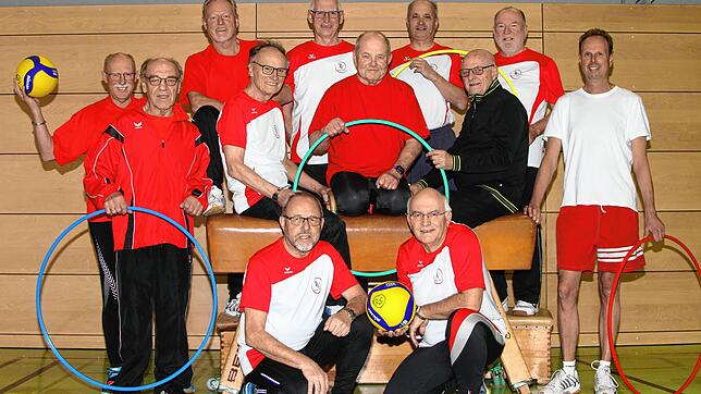Gute Laune: Motiviert steigt die Männergymnastik des TV Tiengen in ihr Training ein. Hinten von links: Matthias Werner, Klaus Rombach, ...
