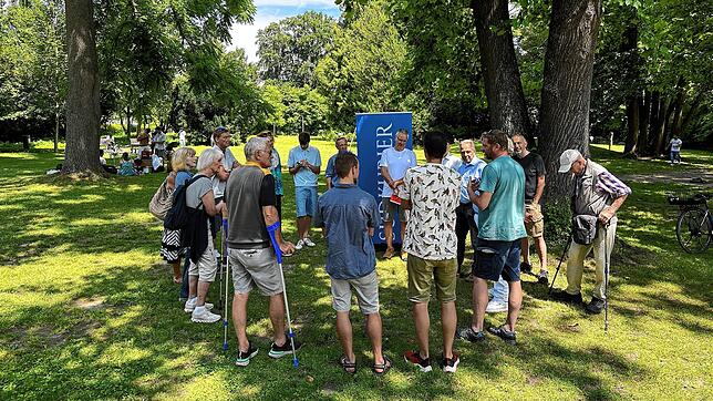 Rund 20 Teilnehmer folgten dem Ruf des SÜDKURIERS und diskutierten bei strahlendem Sonnenschein im Herosé-Park über die bestmögliche ...