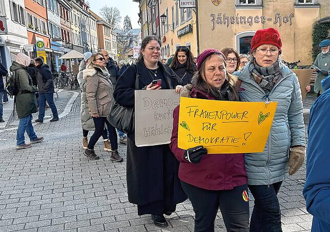 Bild 5: Frauen kämpfen für die Demokratie