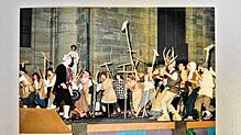 Bei den Domfestspielen 1993 wurde der Angriff auf das Kloster nachgestellt. Archivbild: Thomas Mutter