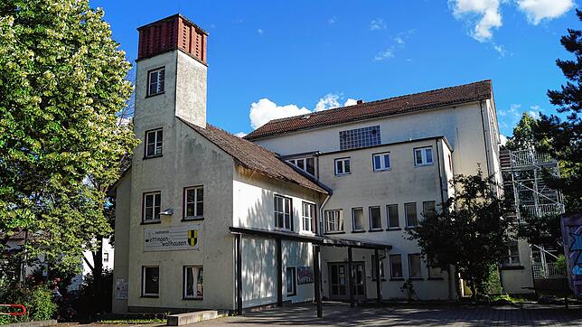Das alte Dettinger Schulhaus ist nach wie vor das Kernstück bei der Verschönerung der Dettinger Ortsmitte. Es soll ein Bürgerhaus werden.