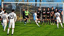 Kein Durchkommen: Fast auf den Tag genau vor zwei Jahren, am 16. November 2019, spielte der FC Erzingen zum letzten Mal gegen den SV ...