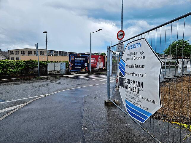 In der Olgastraße 47 wird in Nachbarschaft zu einem kleinen Gewerbebetrieb gebaut.