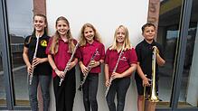 Die erfolgreichen Jungmusiker (von links): Mia Sofie Huber, Lara Braun, Mathilda Knaus, Magdalena Schneider und Michael Eckert. Bild: ...