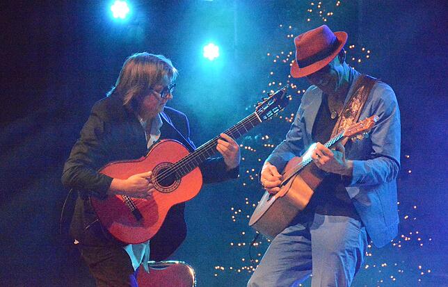 Das Duo Magic Acoustic Guitars beeindruckt sein Publikum mit seiner Virtuosität und Spielfreude.