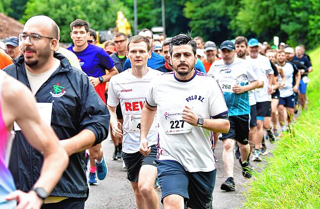 Bild 15: Omar Tareq und Michaela Gertis gewinnen den 34. Wehratallauf – und wir haben Fotos!
