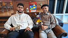 Kinder- und Jugendreferent Peter Knorre (rechts) und Bufdi Hüseyin Calagan, haben das neue Kinderkulturprogramm des Kinder- und ...