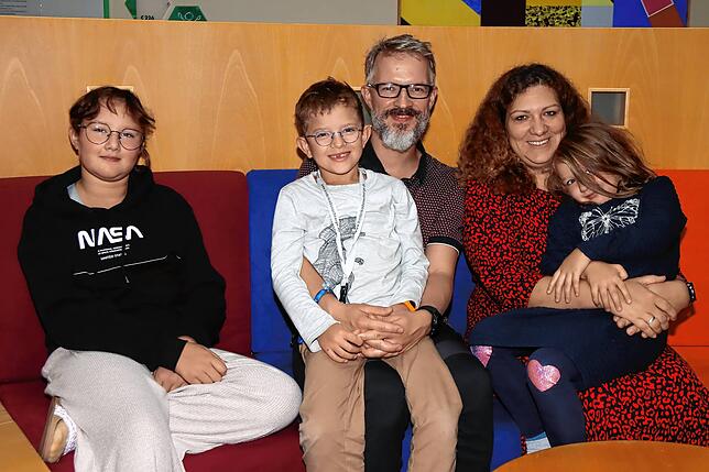 Stella (von links) liebt es mit ihrer Familie, dem kleinen Bruder Felix, Papa Matthias und Mama Stefanie Flath und Nesthäkchen Tilda, in ...