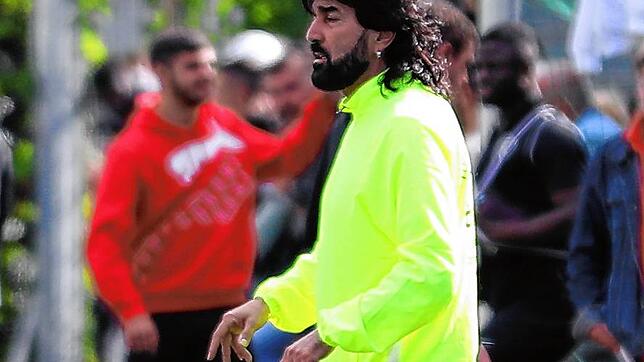 Augen zu und durch: Aydo Kir und sein Türkischer SV Konstanz haben ein anstrengendes Osterprogramm vor sich.