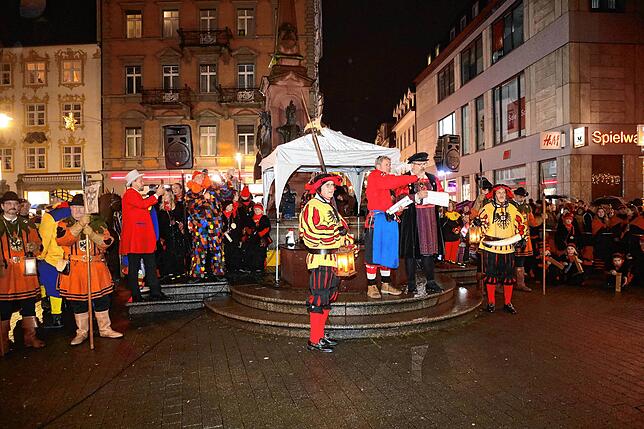 Bild 8: &sbquo;S goht degege! In Konstanz wird die Fasnacht ausgerufen. Hier gibt&lsquo;s die Bilder aus der Altstadt