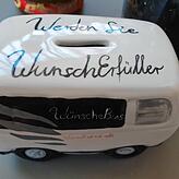 Institutionen/Geschäfte können ein Spendenkässchen für den Wünschebus aufstellen, der sich komplett durch Spenden finanziert.