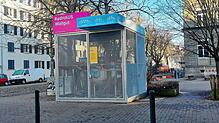 Hinter Gittern: Bei der Wallgutschule steht jetzt ein Radhaus. Anwohner können hier Stellplätze für Fahrräder mieten.