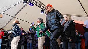 Die Hexen feiern auf der Bühne ihr 75-jähriges Bestehen.