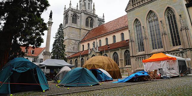 Archivbild: Im August 2021 standen noch deutlich mehr Zelte auf dem öffentlichen Platz.
