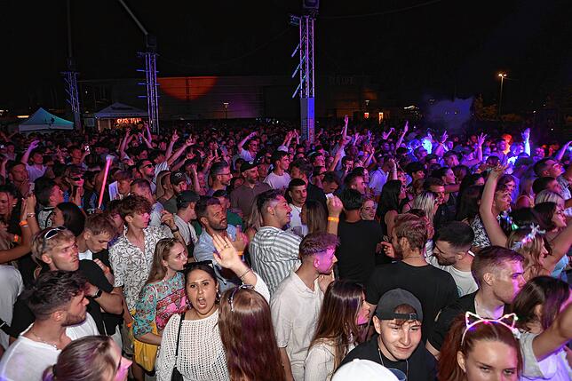 Bild 13: Seenachtfest 2024: Nach dem Feuerwerk wird weitergefeiert! Alle Fotos von der Partynacht