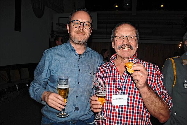 Vizezunftmeister Florian Schwald (links) und Markus Müller von der Narro-Zunft Waldshut.