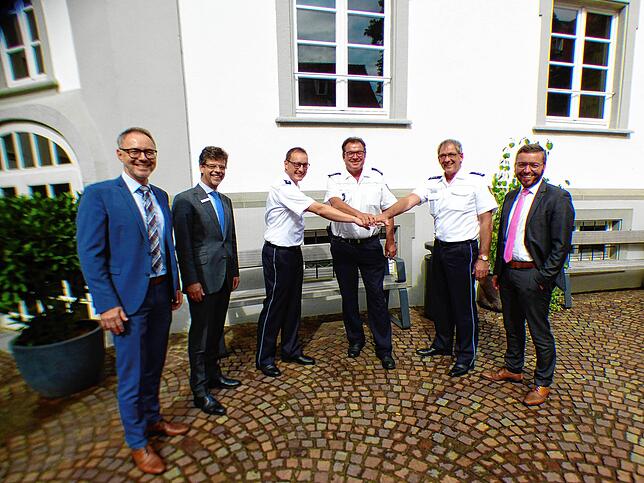 Offizieller Stabswechsel bei der Polizei in Markdorf im September 2022: Günter Reiners (Zweiter von rechts) ist der neue Leiter des ...