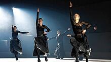 Tänzerinnen und Tänzer der Tero Saarinen Company bei den Bregenzer Festspielen.