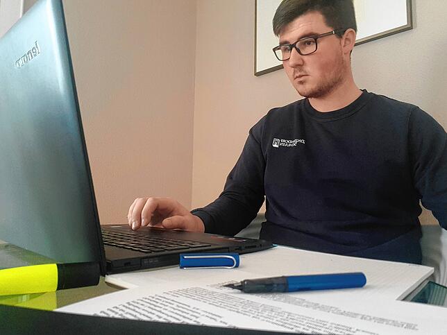 Jan Wein ist Schülersprecher der Zinzendorfschulen in Königsfeld. Der Elftklässler findet es gut, dass das Lernen digitalisiert weiter geht.