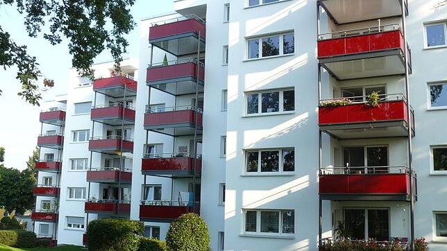 Wohnraum ist in Überlingen knapp, die Mieten hoch. Um dem entgegenzuwirken fordert der Mieterbund mehr sozialen Wohnungsbau. Das Bild ...