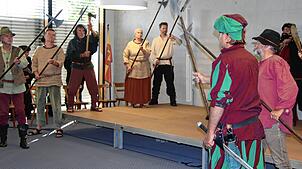 Die Theatergruppe Illmensee begeisterte mit einer Szene aus dem Theaterstück „Freiheit – Allzeit“, das sie im Rahmen des ...