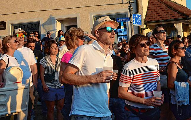 Bild 22: Feiern, Spaß und Laune beim dritten Konzertabend des Markdorf Open-Air 2025