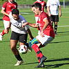 Erfolgsgarant: Daniele Billeci (links, gegen den Eschbacher Lukas Müller) traf beim ersten Saisonsieg des FC 08 Bad Säckingen gegen den ...
