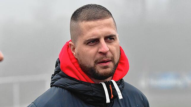 Enttäuscht: Trainer Matthias Hertweck vom FC Bergalingen wollte sich nach dem Schlusspfiff angesichts der Tumulte gar nicht mehr groß ...