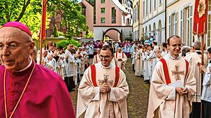 Neupriester Lukas Nagel aus Triberg, hier im Bild mit Simon Gleichauf, freut sich auf seine Heimatprimiz. Foto: Erzdiözese Freiburg