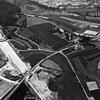 Die Autobahn war im Juli 1979 voll im Bau. Die Ab- und Auffahrt Stockach-Ost nimmt auf diesem Bild bereits Form an. Rechts in der Mitte ...