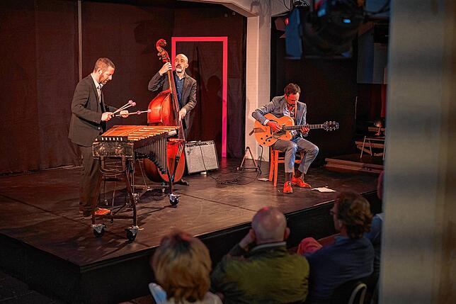 Bild 8: Seelenmassage zum Wochenstart – Das Jörg Enz Trio in der Basilika Singen
