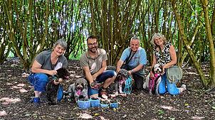 Jacqueline Egger mit Darwin, Christoph Nübel mit Jojo, Ruedi Holderegger mit Ferrero und Ute Wientges-Zeidler mit Nia (von links) bilden ...