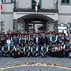 Hilzingen besucht die Partnerstadt Lizzano: Nach der Madonna Prozession posieren die Gäste vor dem Rathaus von Lizzano für ein Gruppenfoto.