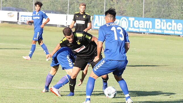 Heimspiel: Sandro Knab (Mitte) aus Weilheim könnte beim Wintercup des SV Herten im Februar mit der U21 der Grasshoppers Zürich auflaufen.