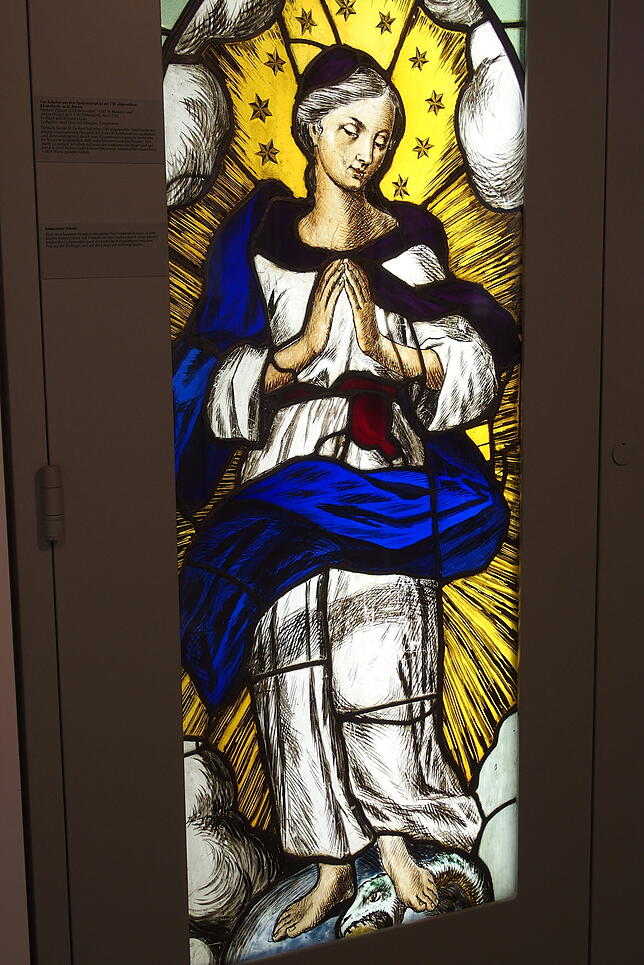 Die wunderschöne Farbscheibe aus dem originalen Dom ist im Kreismuseum im Haus des Gastes zu sehen.