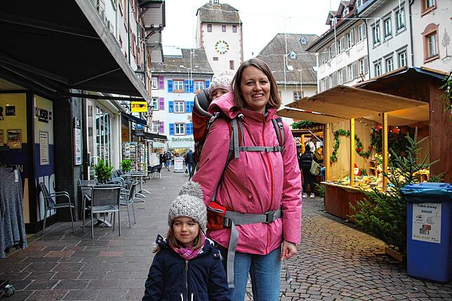 Bild 7: So schön! Besucher genießen den Waldshuter Weihnachtsmarkt