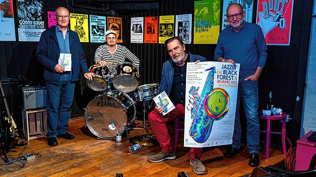 60 Jahre Jazzclub Villingen und sie präsentieren das neue Festival-Programm (von links): Georg Seiler, Simeon Disch, Friedhelm Schulz ...