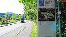 Die Röntgenstraße am Gelände des Klinikums: Sie führt zum Hauptgebäude des Klinikums Friedrichshafen, das seit Monaten in den ...