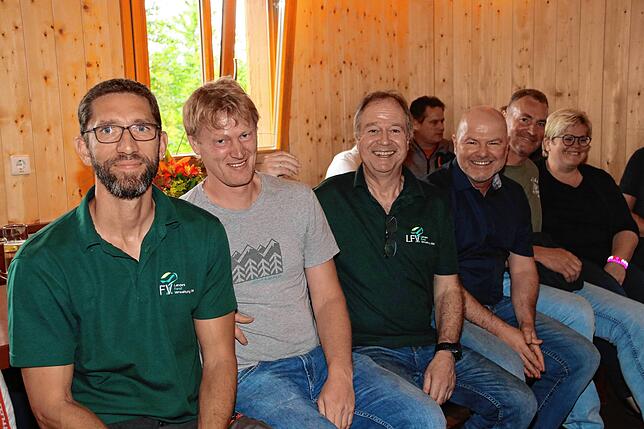 Förster Jürgen Boller-Berger wurde in den Ruhestand verabschiedet: Von links: Tom Drabinski, Leiter des Forstbezirks Ost, Pirmin ...