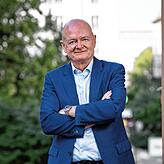 Bernhard Hofer ist Rechtsanwalt in Wien und vertritt auch bei Strafverfahren um Vignetten Kunden.