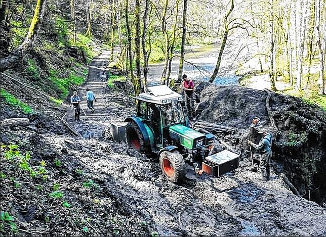 Viele Gefahren: Im Mai 2016 ist es in der Wutachschlucht zu einem Erdrutsch gekommen: Die Berge und Hänge der Wutachschlucht sind ...