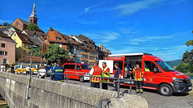 Die Einsatzleitung, bestehend aus Julio Munoz Gerteis, Markus Rebholz (Feuerwehr Laufenburg), Rotzinger (Kreisfeuerwehr) und Tobias ...
