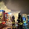 Die Feuerwehr hat am Sonntag, 29. Dezember, einen Einsatz auf dem Betriebsgelände einer Schreinerei. In einem Container sind Papier und ...